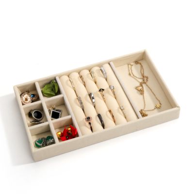 Bandejas de joias de veludo bege luxuosas personalizáveis OEM, expositor de joias para anel, pulseira e colar