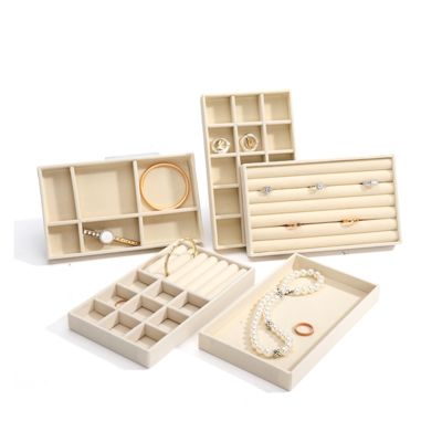 Bandejas de joias de veludo bege luxuosas personalizáveis OEM, expositor de joias para anel, pulseira e colar